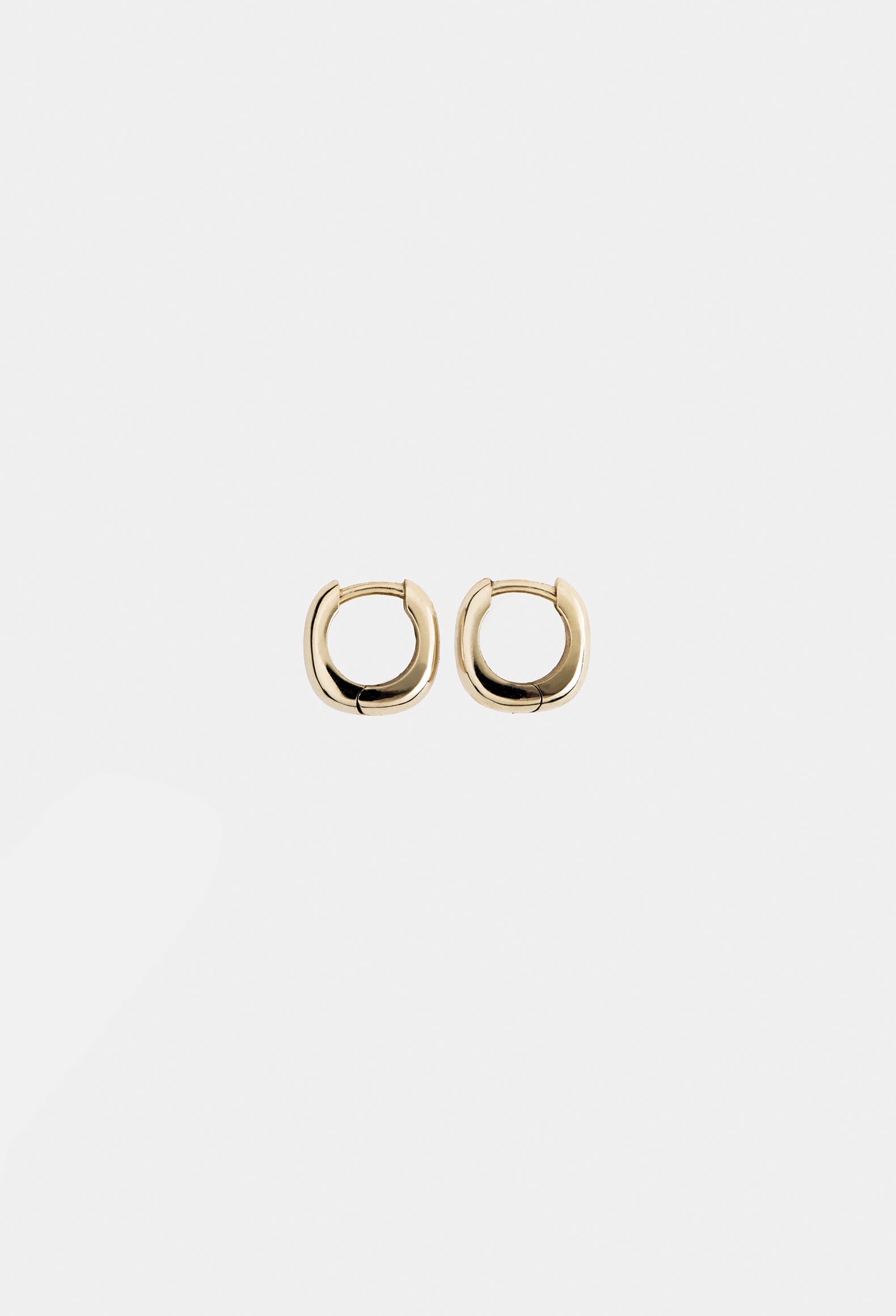 Everydae Huggies in 18K Yellow Gold